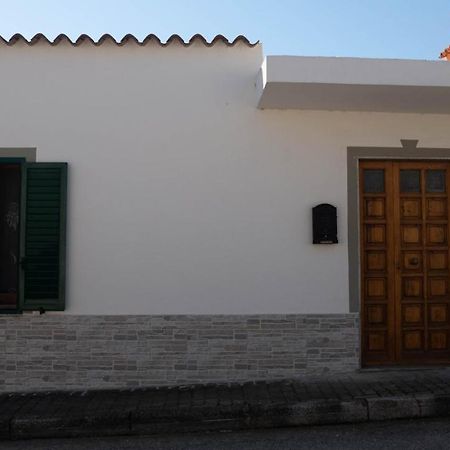 Appartamenti Melograno E Fico Loculi ภายนอก รูปภาพ