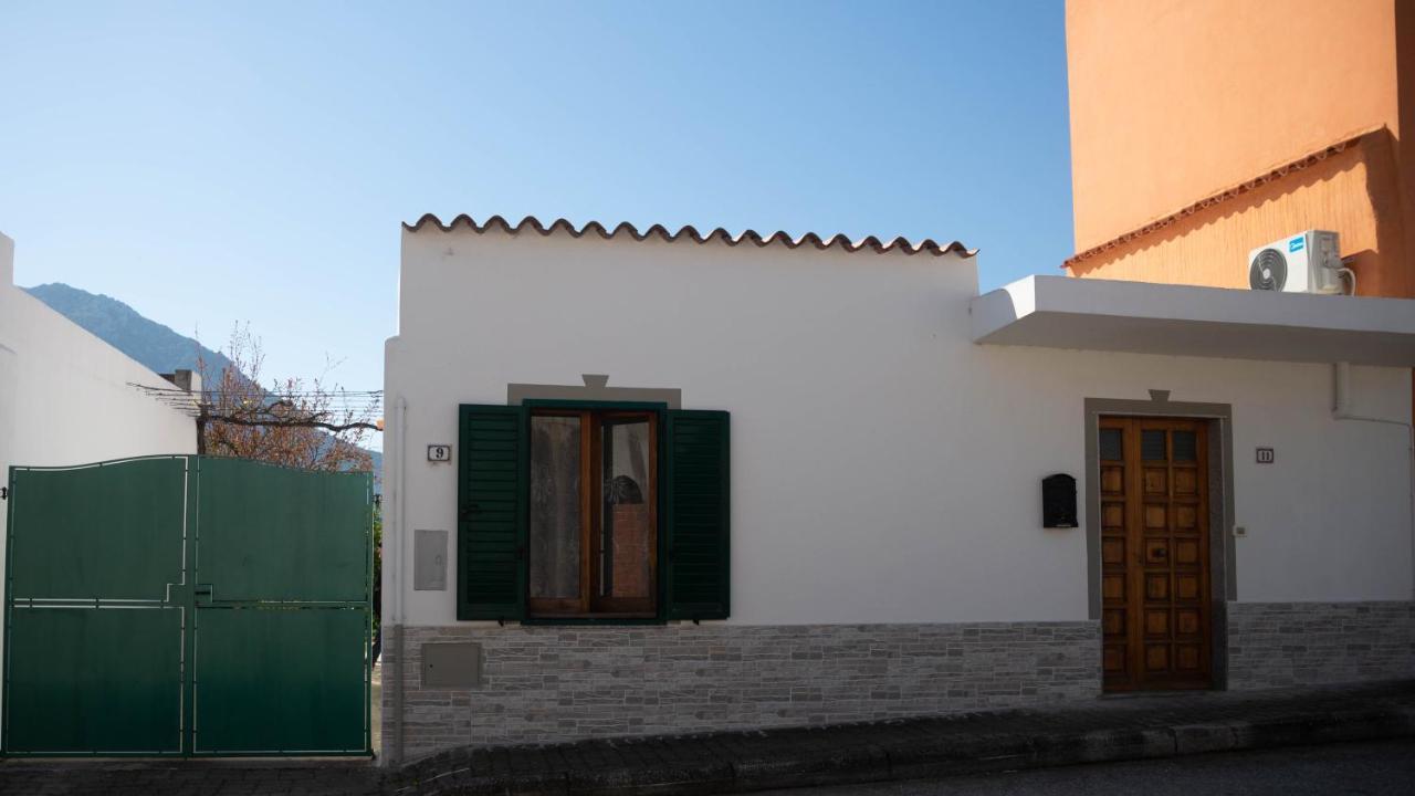 Appartamenti Melograno E Fico Loculi ภายนอก รูปภาพ