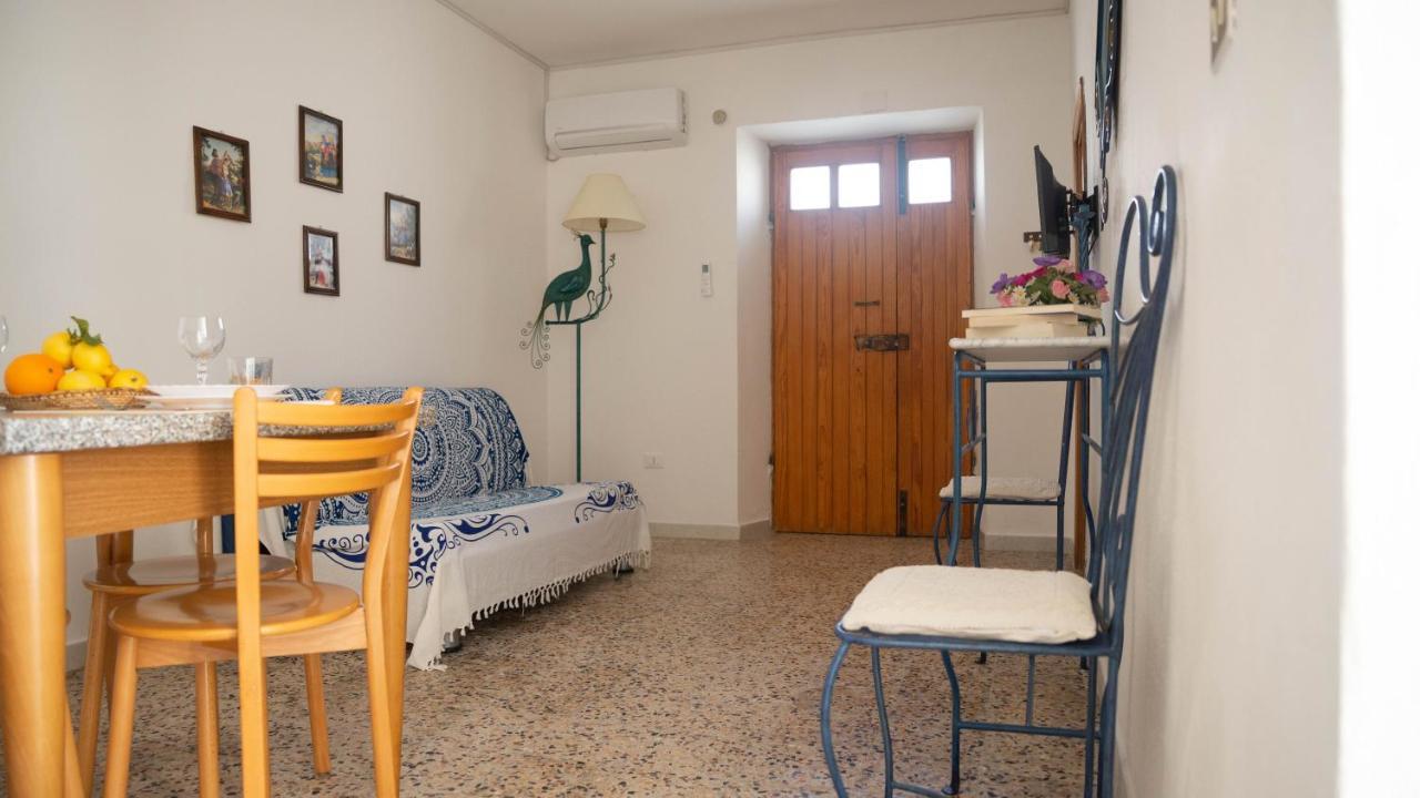 Appartamenti Melograno E Fico Loculi ภายนอก รูปภาพ