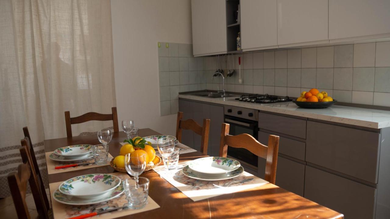 Appartamenti Melograno E Fico Loculi ภายนอก รูปภาพ