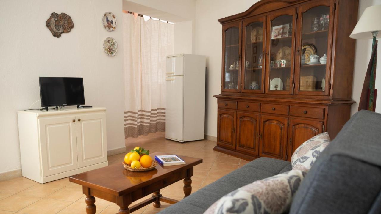 Appartamenti Melograno E Fico Loculi ภายนอก รูปภาพ