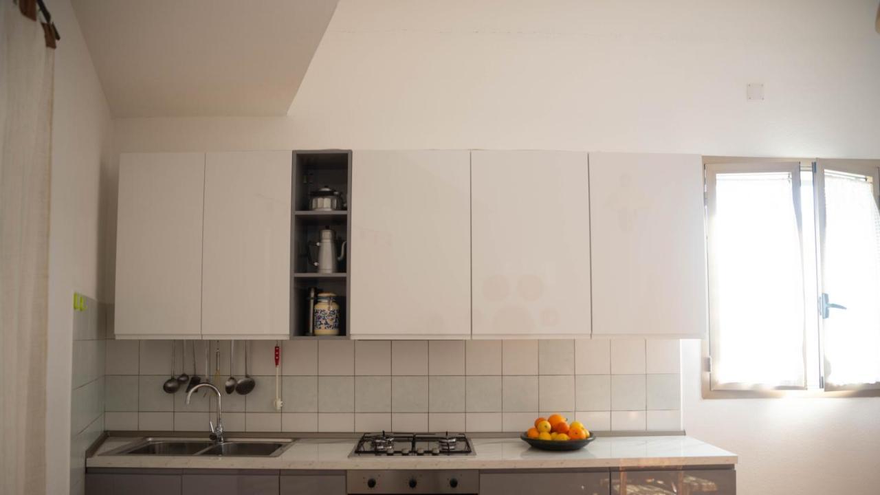 Appartamenti Melograno E Fico Loculi ภายนอก รูปภาพ