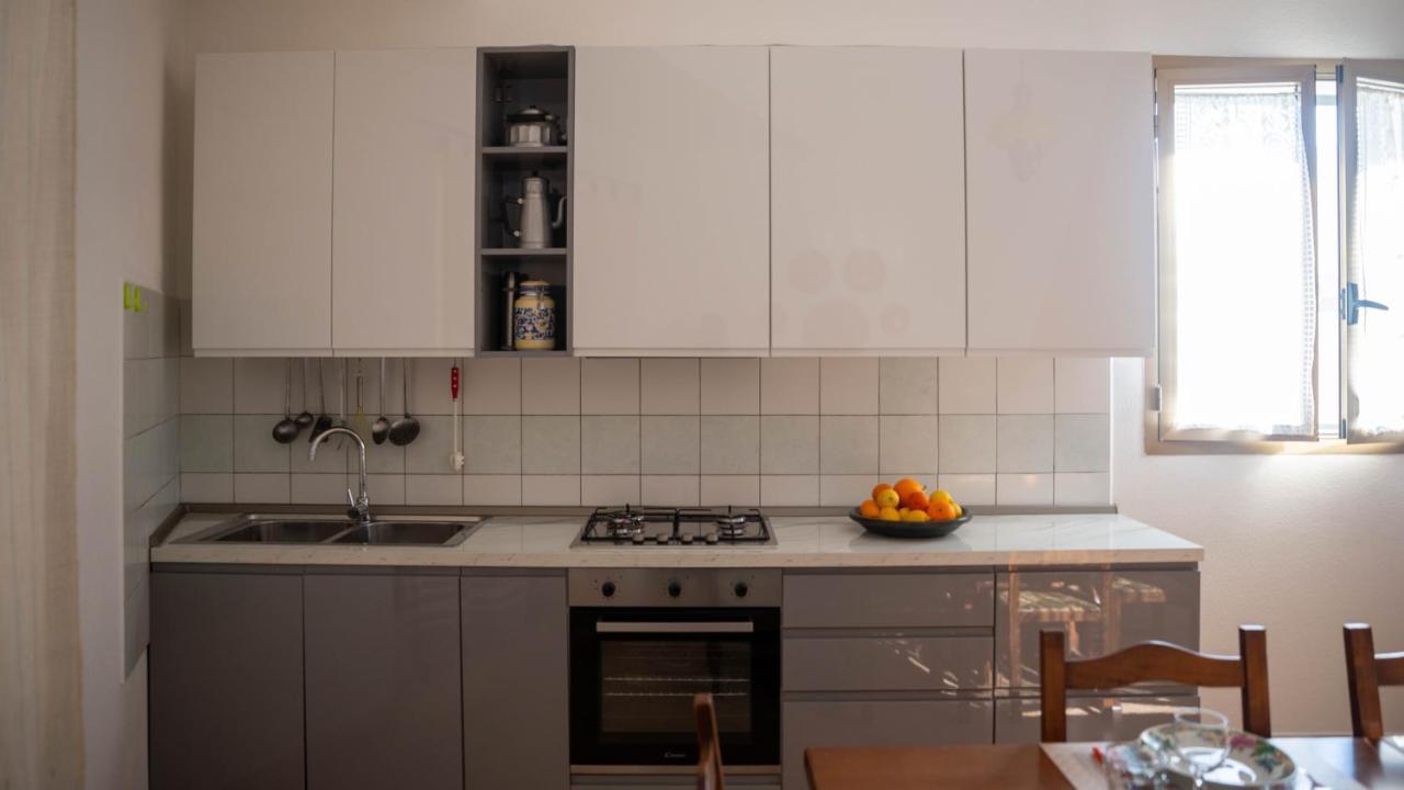 Appartamenti Melograno E Fico Loculi ภายนอก รูปภาพ
